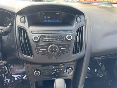 2018 Ford Focus SE   - Photo 8 - Pittsburg, CA 94565