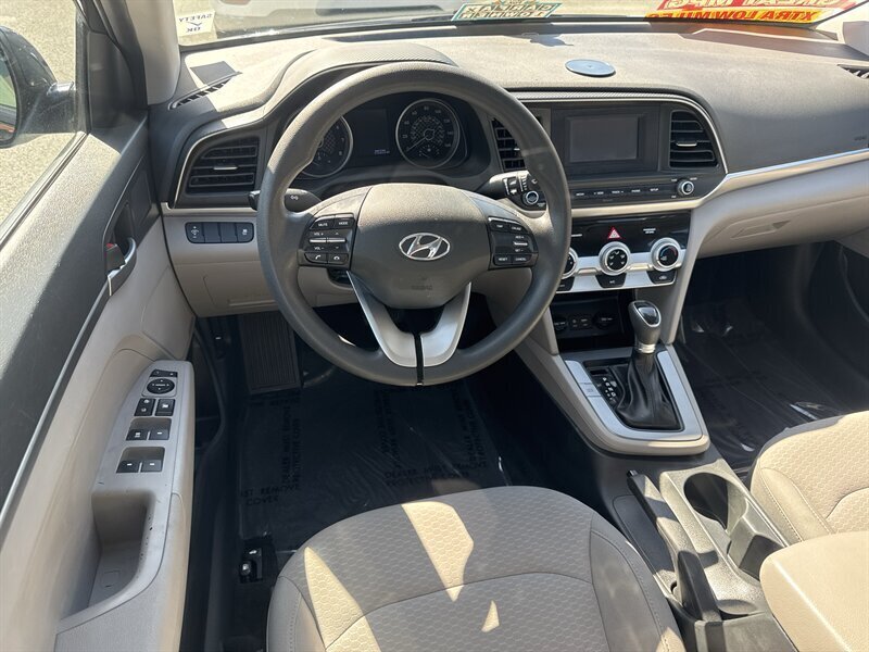 2019 Hyundai ELANTRA SE  