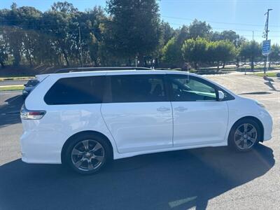 2017 Toyota Sienna SE   - Photo 30 - Pittsburg, CA 94565-2812