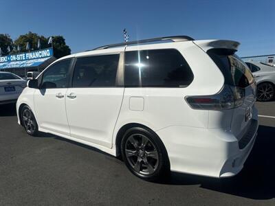 2017 Toyota Sienna SE   - Photo 23 - Pittsburg, CA 94565-2812