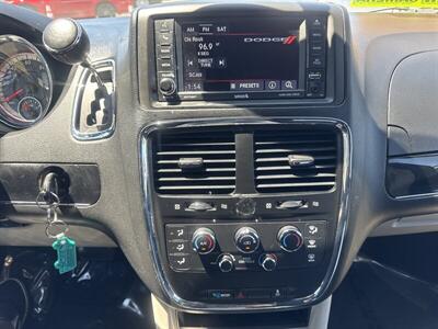 2017 Dodge Grand Caravan SXT   - Photo 12 - Pittsburg, CA 94565-2812