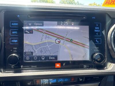 2018 Toyota Tacoma TRD Sport   - Photo 10 - Pittsburg, CA 94565-2812