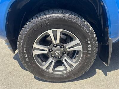 2018 Toyota Tacoma TRD Sport   - Photo 5 - Pittsburg, CA 94565-2812