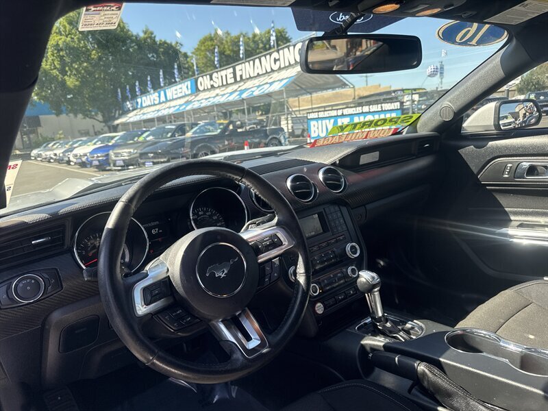 2016 Ford Mustang V6  