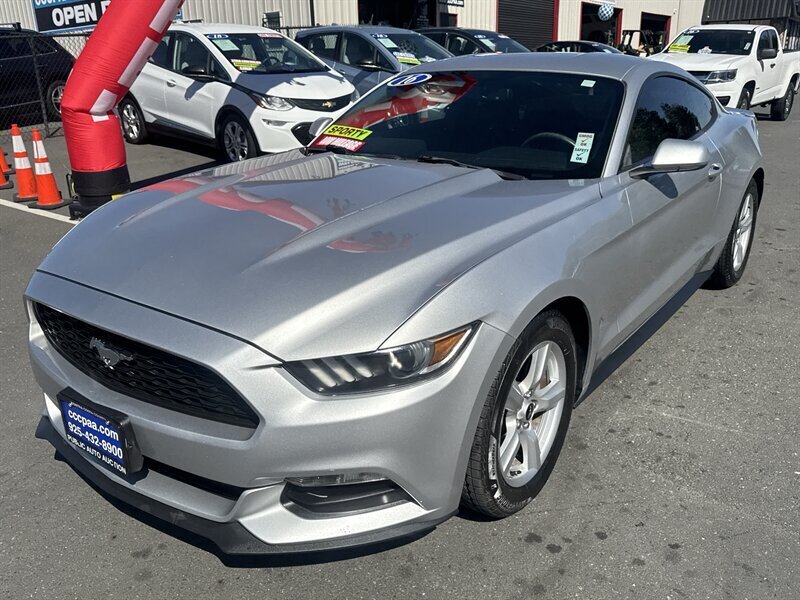 2016 Ford Mustang V6  