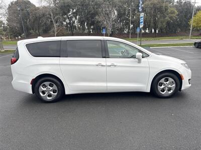 2017 Chrysler Pacifica Hybrid Touring Plus   - Photo 22 - Pittsburg, CA 94565