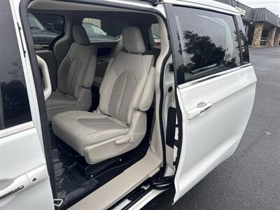 2017 Chrysler Pacifica Hybrid Touring Plus - Photo 15 - Pittsburg, CA 94565-2812
