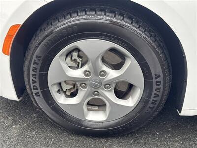 2017 Chrysler Pacifica Hybrid Touring Plus - Photo 5 - Pittsburg, CA 94565-2812