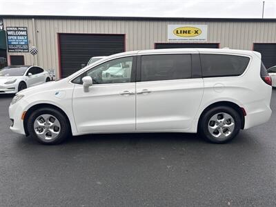 2017 Chrysler Pacifica Hybrid Touring Plus   - Photo 4 - Pittsburg, CA 94565