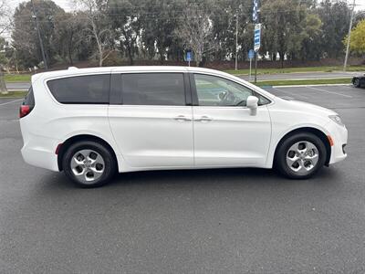 2017 Chrysler Pacifica Hybrid Touring Plus - Photo 22 - Pittsburg, CA 94565-2812