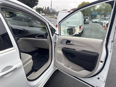 2017 Chrysler Pacifica Hybrid Touring Plus   - Photo 26 - Pittsburg, CA 94565