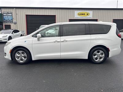 2017 Chrysler Pacifica Hybrid Touring Plus - Photo 4 - Pittsburg, CA 94565-2812