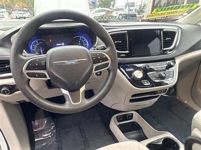 2017 Chrysler Pacifica Hybrid Touring Plus   - Photo 8 - Pittsburg, CA 94565