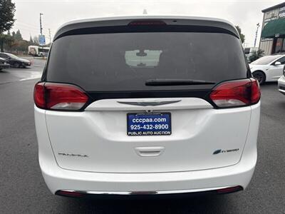 2017 Chrysler Pacifica Hybrid Touring Plus   - Photo 17 - Pittsburg, CA 94565