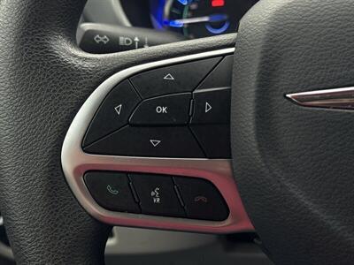 2017 Chrysler Pacifica Hybrid Touring Plus   - Photo 12 - Pittsburg, CA 94565