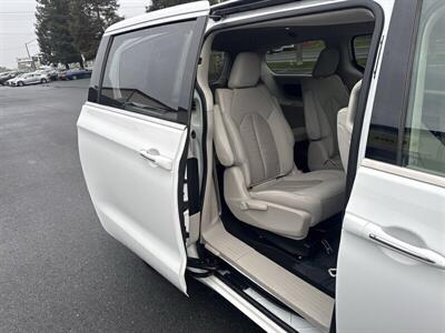 2017 Chrysler Pacifica Hybrid Touring Plus   - Photo 23 - Pittsburg, CA 94565