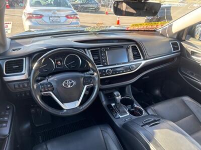 2017 Toyota Highlander Limited   - Photo 2 - Pittsburg, CA 94565-2812