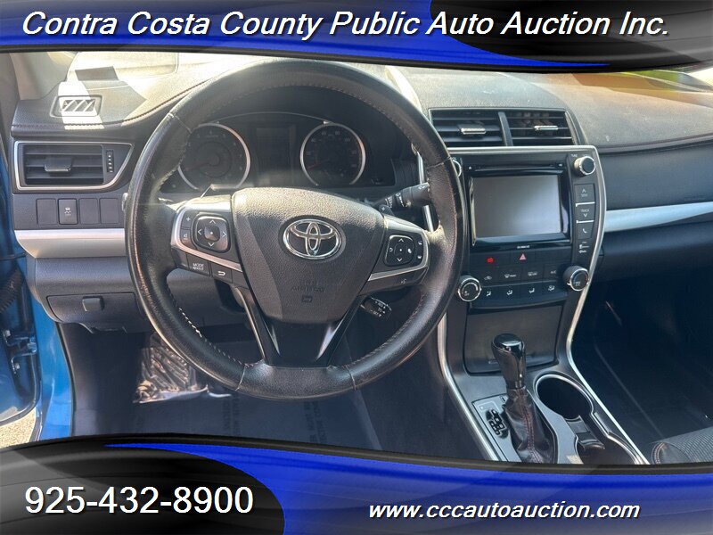 2017 Toyota Camry SE  