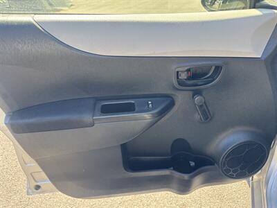 2012 Toyota Yaris 5-Door L   - Photo 7 - Pittsburg, CA 94565-2812