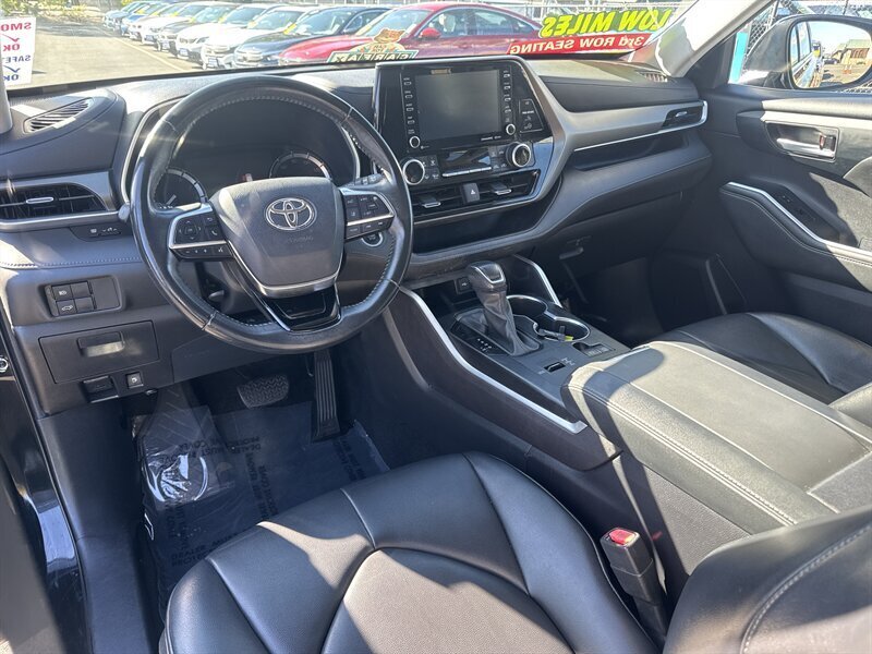2021 Toyota Highlander XLE  