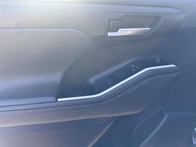 2021 Toyota Highlander XLE   - Photo 5 - Pittsburg, CA 94565-2812