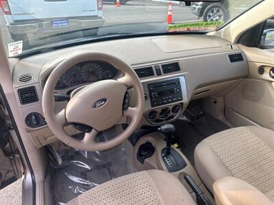 2005 Ford Focus ZX4 SE   - Photo 2 - Pittsburg, CA 94565-2812