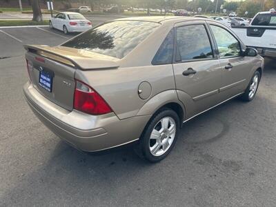 2005 Ford Focus ZX4 SE   - Photo 18 - Pittsburg, CA 94565-2812