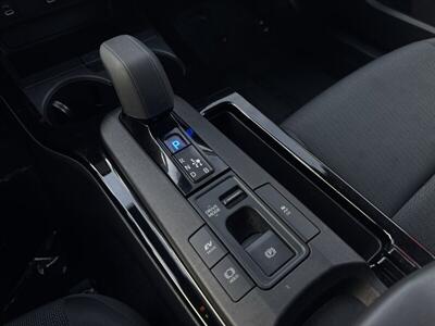 2024 Toyota Prius LE   - Photo 9 - Pittsburg, CA 94565-2812