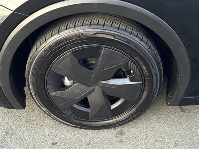 2024 Toyota Prius LE   - Photo 5 - Pittsburg, CA 94565-2812