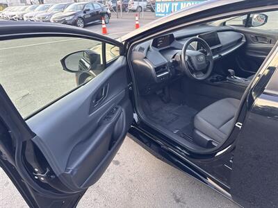 2024 Toyota Prius LE   - Photo 6 - Pittsburg, CA 94565-2812