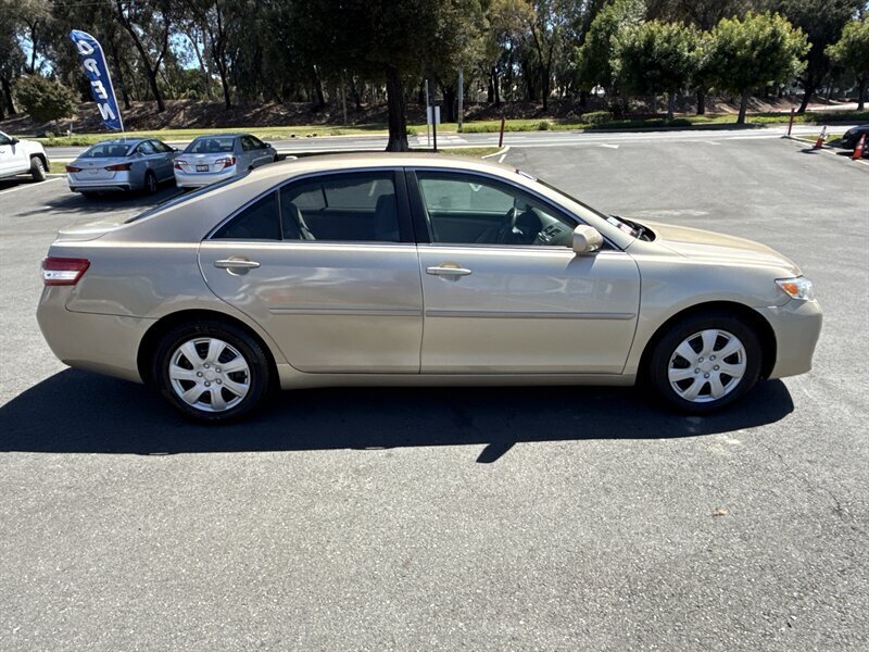 2010 Toyota Camry LE - Photo 19