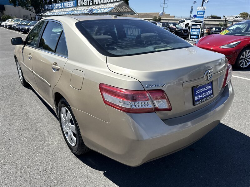 2010 Toyota Camry LE - Photo 15