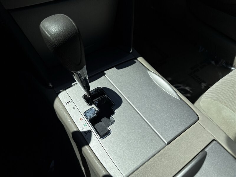 2010 Toyota Camry LE - Photo 9