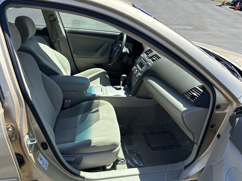 2010 Toyota Camry LE - Photo 23