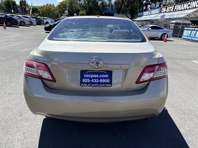 2010 Toyota Camry LE - Photo 16