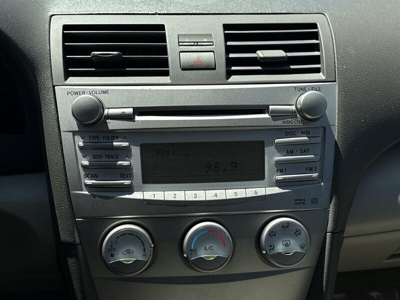 2010 Toyota Camry LE - Photo 10