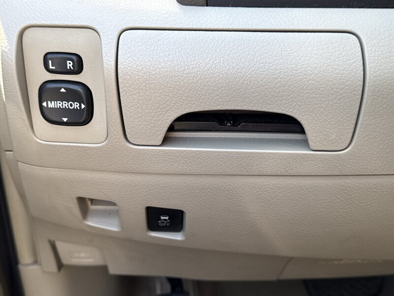 2010 Toyota Camry LE - Photo 11