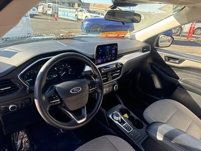 2022 Ford Escape SE   - Photo 2 - Pittsburg, CA 94565-2812