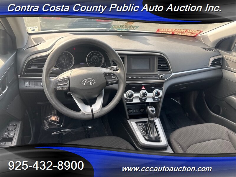 2019 Hyundai ELANTRA SE  