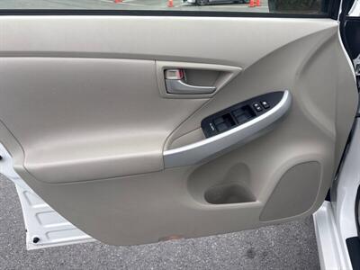2012 Toyota Prius Three   - Photo 11 - Pittsburg, CA 94565-2812