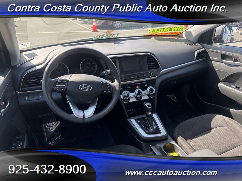 2019 Hyundai ELANTRA SE  