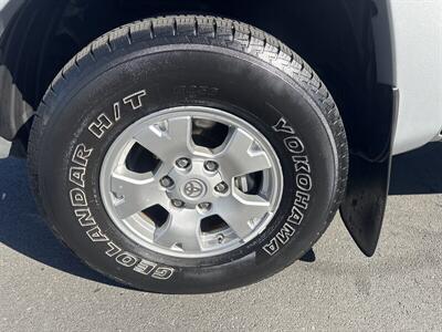 2011 Toyota Tacoma PreRunner V6   - Photo 12 - Pittsburg, CA 94565-2812