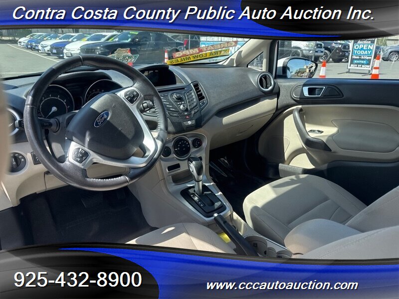 2014 Ford Fiesta SE  