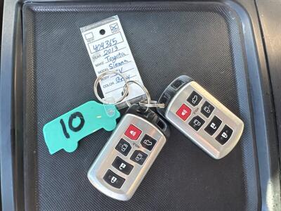 2013 Toyota Sienna XLE 8-Passenger   - Photo 29 - Pittsburg, CA 94565