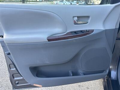 2013 Toyota Sienna XLE 8-Passenger   - Photo 13 - Pittsburg, CA 94565
