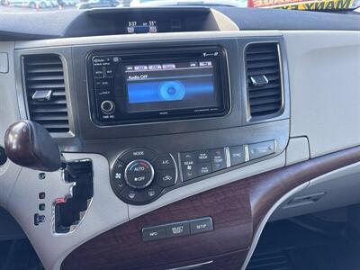 2013 Toyota Sienna XLE 8-Passenger   - Photo 9 - Pittsburg, CA 94565
