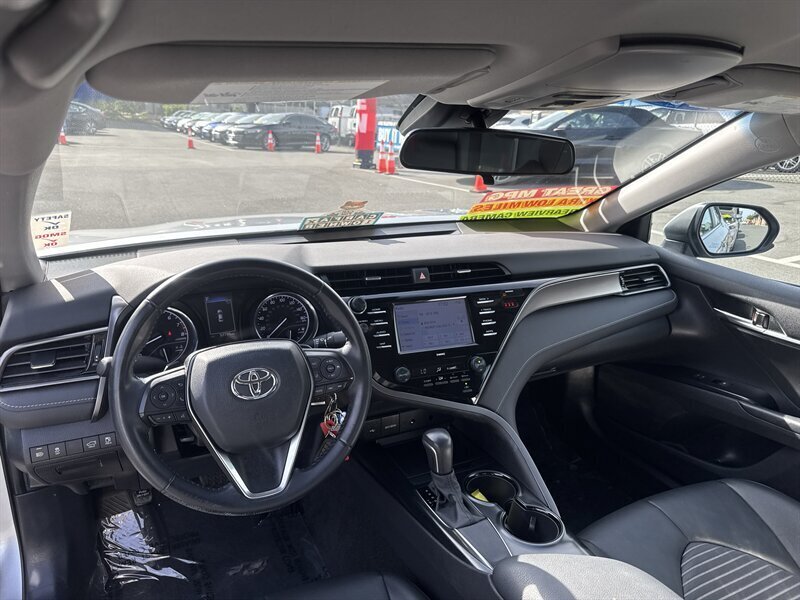 2020 Toyota Camry SE  