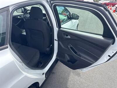 2017 Ford Focus SE   - Photo 21 - Pittsburg, CA 94565-2812
