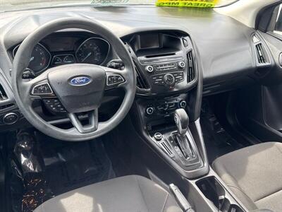 2017 Ford Focus SE   - Photo 2 - Pittsburg, CA 94565-2812