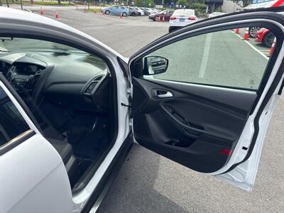 2017 Ford Focus SE   - Photo 23 - Pittsburg, CA 94565-2812